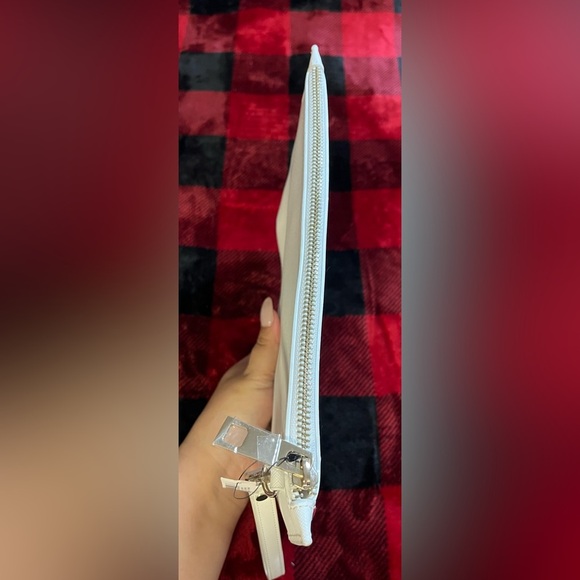 White House Black Market Hydrangea Clutch Wristlet - NWT - Picture 14 of 15